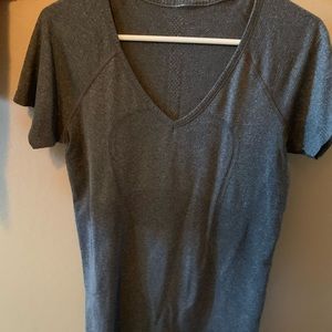 Lululemon V Neck Swiftly Tech Heather Gray sz 10